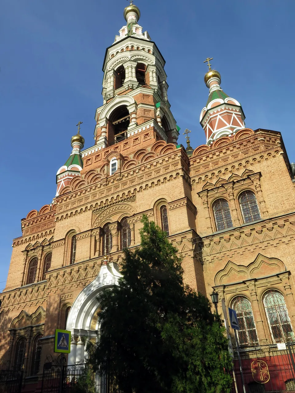 Церковь Казанской иконы Божией Матери: Фасад и колокольня Казанской церкви