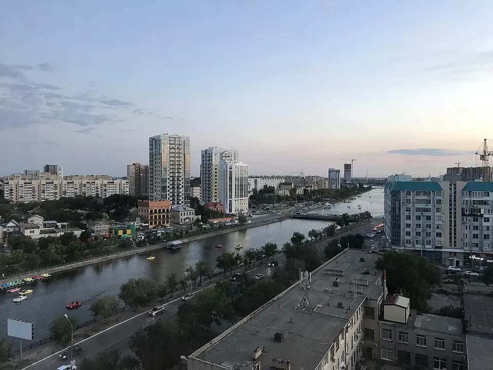 Набережная Приволжского затона и сквер Гейдара Алиева: Приволжский затон с высоты